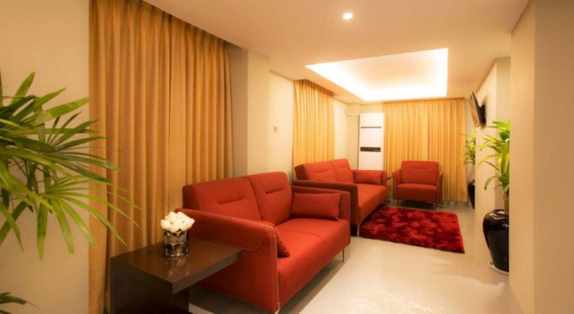 Shwe Pyi San Yar Hotel Yangon Dış mekan fotoğraf